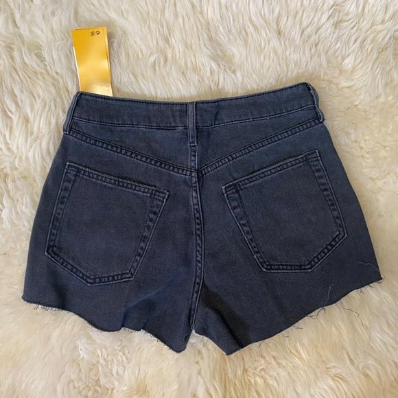 NWT H&M Women 6 Rose Embroidered High Rise Black Denim Shorts Cut Off Raw Hem - Picture 5 of 6
